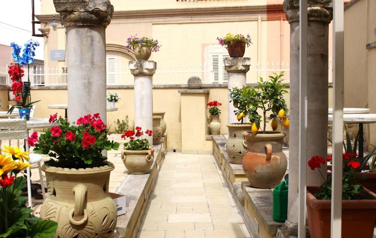Palazzo Aurora Bed & Breakfast Alezio Exterior foto